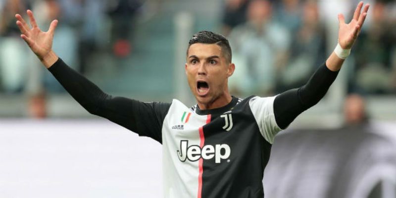 Ronaldo đầu quân cho Juventus